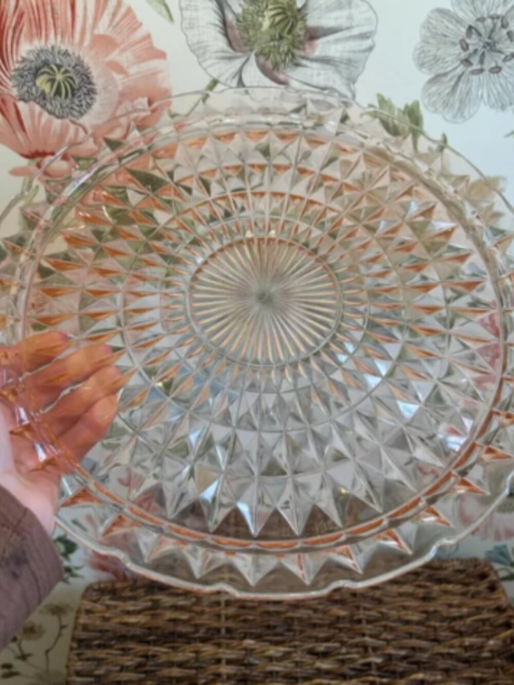 Vintage Blush Pink Pressed Glass Starburst Platter Decorative Round Tray - Picture 4 of 7